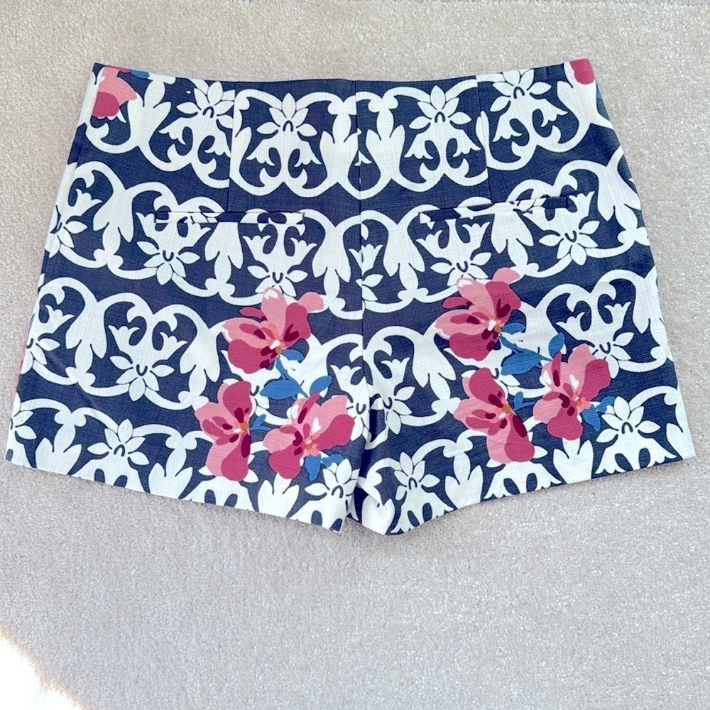 Ann Taylor Loft floral the Riviera short size 6 - Picture 5 of 7